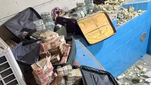 العراق يضبط 11 مليون دولار و4 مليارات دينار مع مسئول في وزارة النفط