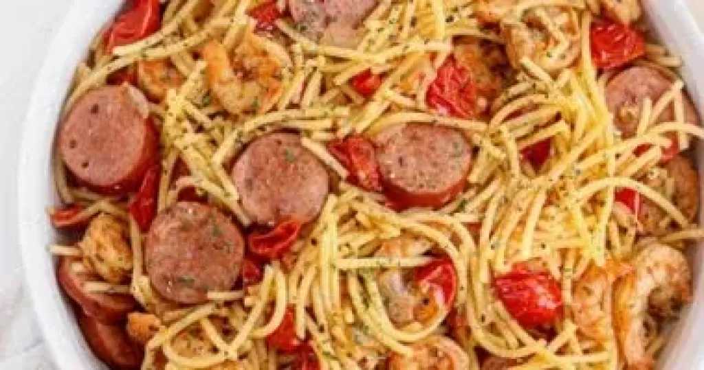 طريقة عمل مكرونة بالسوسيس.. أكلة لذيذة فى 15 دقيقة والسر فى الصوص