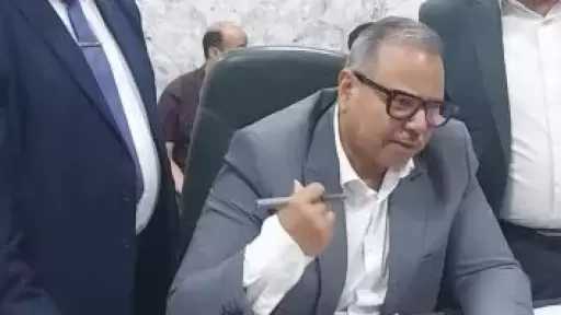 سكرتير محافظة سوهاج يوجه بتوفير وظيفة لمواطن فى القطاع الخاص