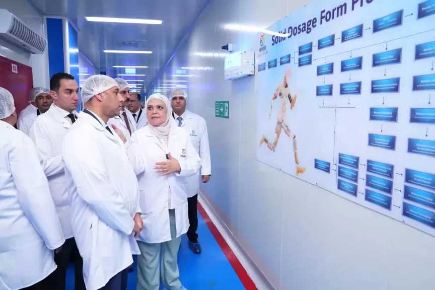 وزير العمل يتفقد ”راميدا” للصناعات الدوائية بالجيزة