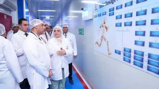 وزير العمل يتفقد ”راميدا” للصناعات الدوائية بالجيزة