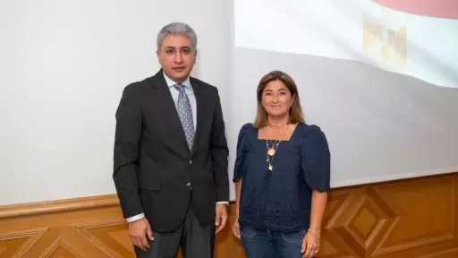 وزير السياحة والآثار يلتقي بوكالة الأنباء الفرنسية وعدد من ممثلي الصحف والمجلات المتخصصة في السياحة والسفر