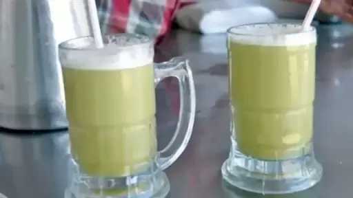 وكيل ”الأطباء البيطريين” يحذر من شرب عصير القصب في هذه الحالات