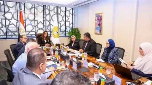 منال عوض تناقش الخطة الاستثمارية لجهاز شئون البيئة للعام المالي الجديد