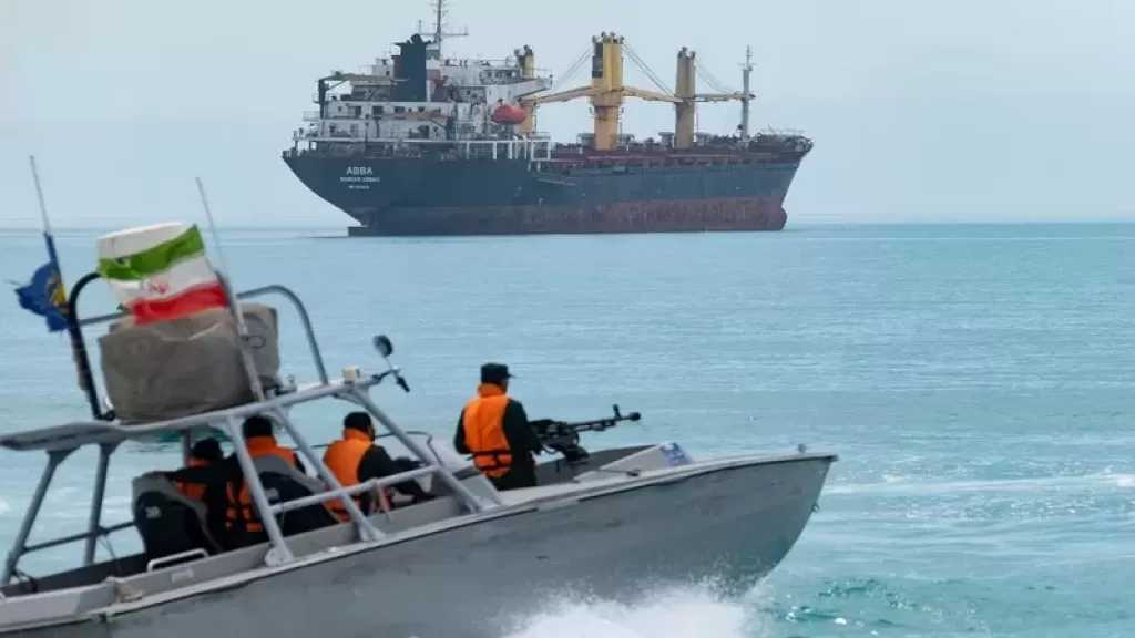 إيران: على جميع ناقلات النفط استخدام المسارات المعتمدة في مضيق هرمز وإلا ستواجه ردا حاسما