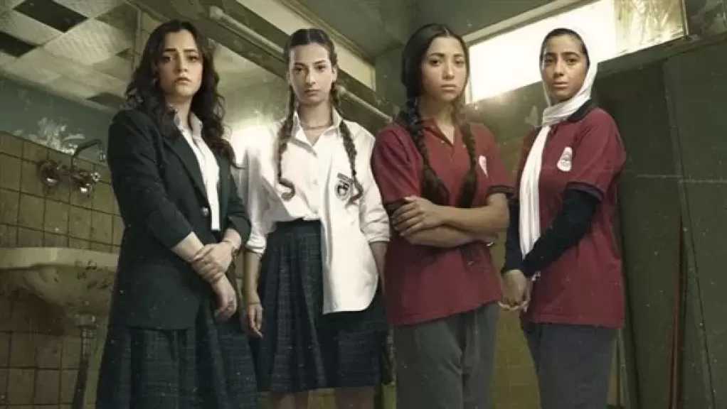مسلسل تحت السن الحلقة 1 و2.. أسرار المراهقين تتكشف واختفاء هنا يفتح باب الأسرار