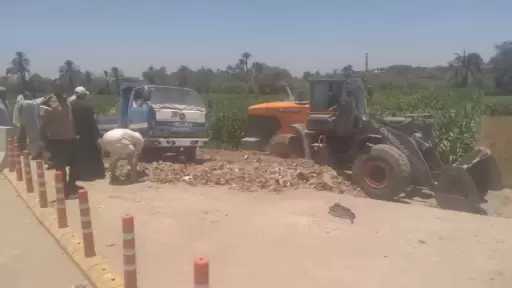 محافظ سوهاج: إنشاء مطلع ومنزل لقرية النغاميش على محور دار السلام لتسهيل حركة المواطنين