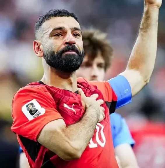 إبراهيموفيتش: دموع صلاح؟ قائد يحمل آمال شعبه
