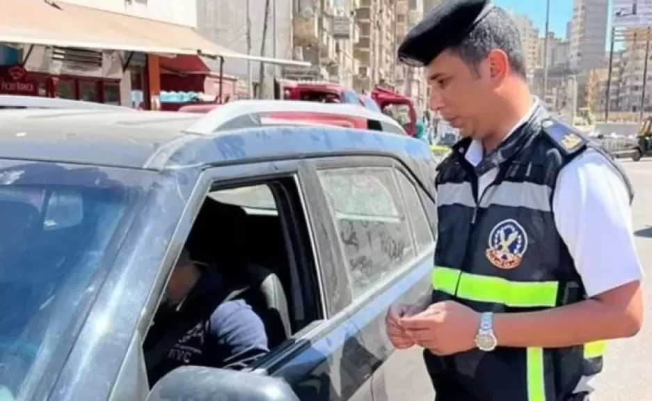 تحرير 627 مخالفة ملصق إلكتروني ورفع 21 سيارة ودراجة متهالكة خلال 24 ساعة