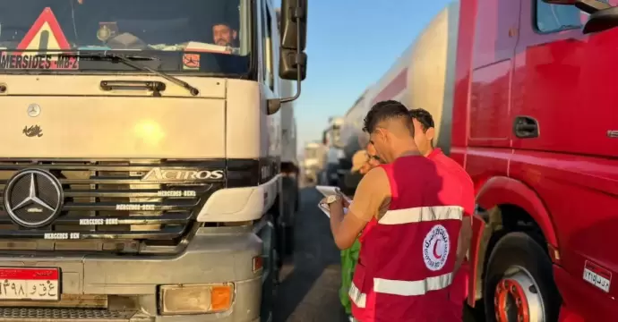 قافلة زاد العزة الـ 227 تدخل إلى الفلسطينيين في قطاع غزة عبر معبر رفح