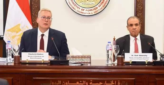 وزيرا الخارجية والبترول يعقدان جلسة إحاطة لممثلي السفارات الأجنبية في مصر