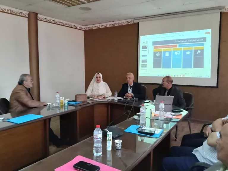 اتحاد العمال يناقش تطورات الانتقال العادل للعمالة في ظل التكنولوجيا الحديثة والتغيرات المناخية