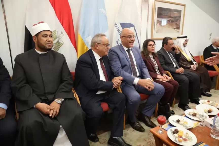محافظ الإسكندرية يفتتح جناح الأزهر بمعرض مكتبة الإسكندرية الدولي للكتاب.. صور