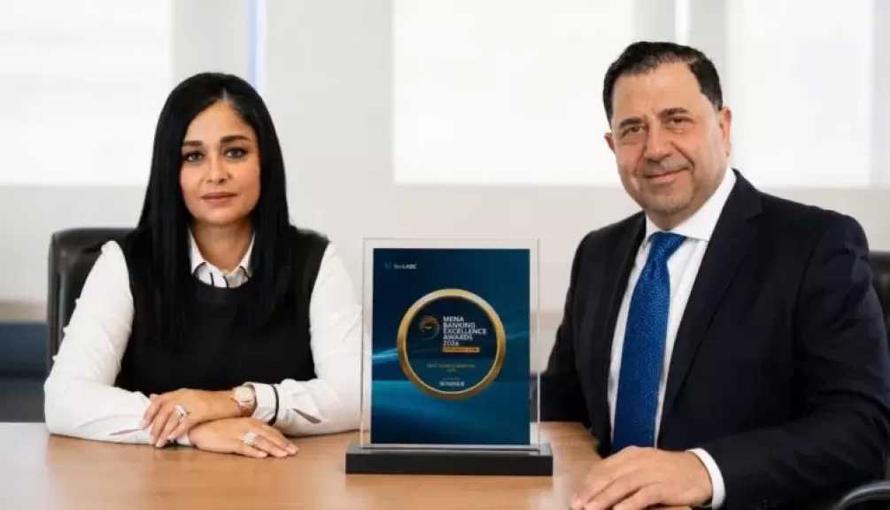 بنك ABC يفوز بجائزة «أفضل تطبيق للخدمات المصرفية عبر الهاتف المحمول في الشرق الأوسط» من MEED