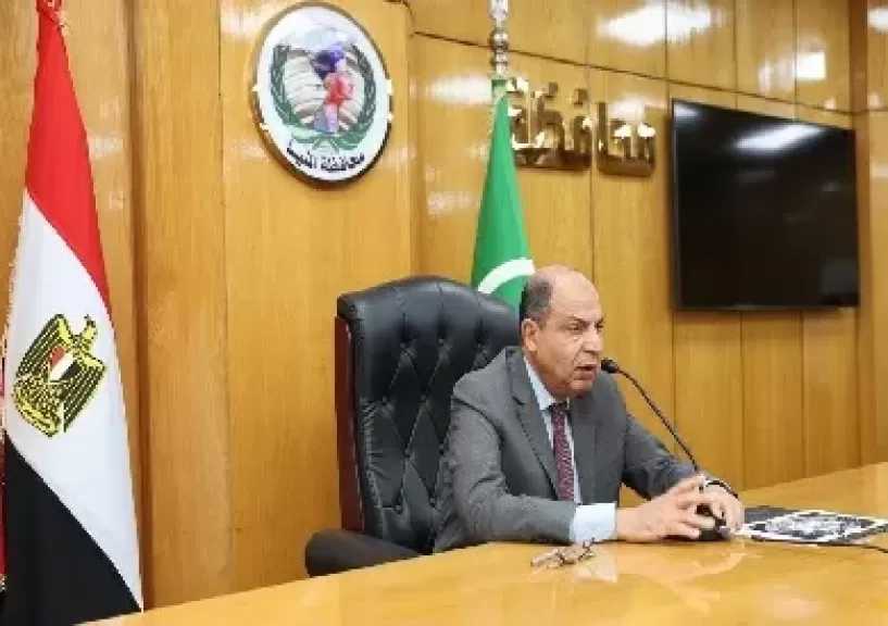 محافظ المنيا يتابع ملف التصالح ويناشد المواطنين سرعة التقديم