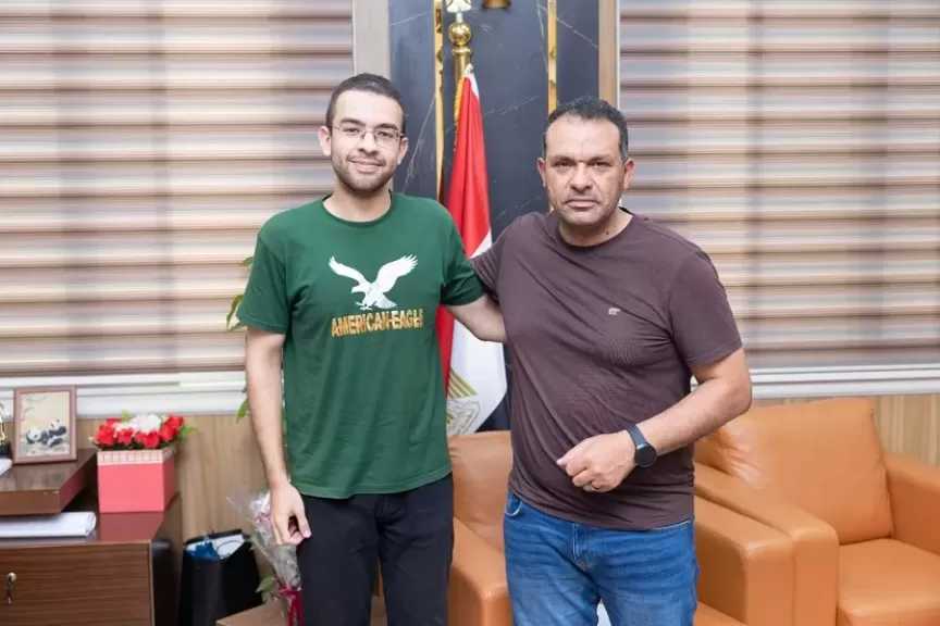 رئيس جامعة المنصورة الأهلية يتبنى مشروعا ذكيا للنقل الجامعي ويمنح صاحبه منحة دراسية مجانية