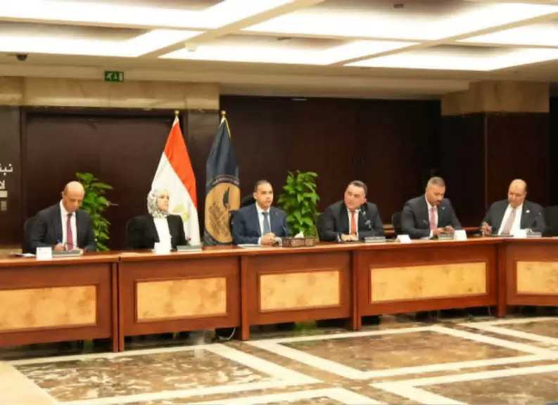 الرقابة المالية تبحث توثيق التعاون مع البورصة ومصلحة الضرائب