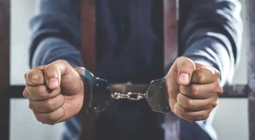 ضبط سائقي أتوبيسي نقل عام بتهمة السير عكس الاتجاه في القاهرة