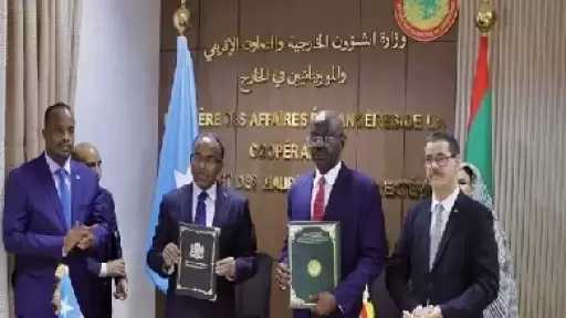 وزير الخارجية الموريتانية يبحث مع نظيره الصومالي تعزيز التعاون الثنائي