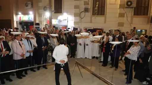 إقبال كبير من العرب والأجانب على فعاليات ومعروضات شارع الفن بوسط القاهرة