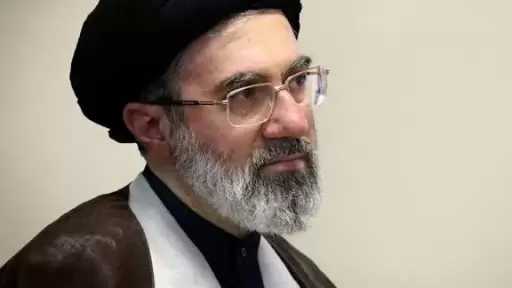 مجتبى خامنئي يتعهد بالثأر لدماء والده