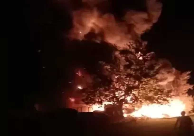 السيطرة على حريق داخل كسارة بلاستيك بقرية نشيل في الغربية