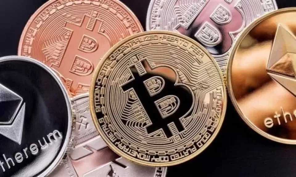 بيتكوين تستقر أعلى 64 ألف دولار وسط استمرار تقلبات سوق العملات الرقمية