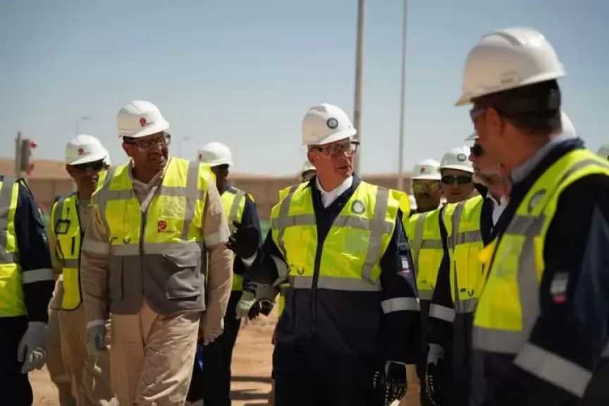 وزارة البترول يتابع تنفيذ المشروع الاستراتيجي لتطوير ودعم البنية التحتية لنقل الغاز بالأردن