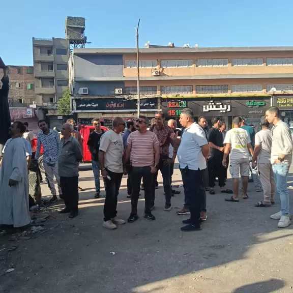 محافظ الجيزة يتابع حملات إزالة التعديات والإشغالات بسوق العامل الأول بإمبابة.. صور