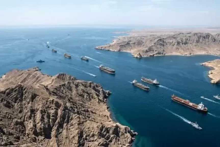 أكسيوس عن مسئولين أمريكيين: هناك سفن عبرت مضيق هرمز دون تنسيق مع واشنطن