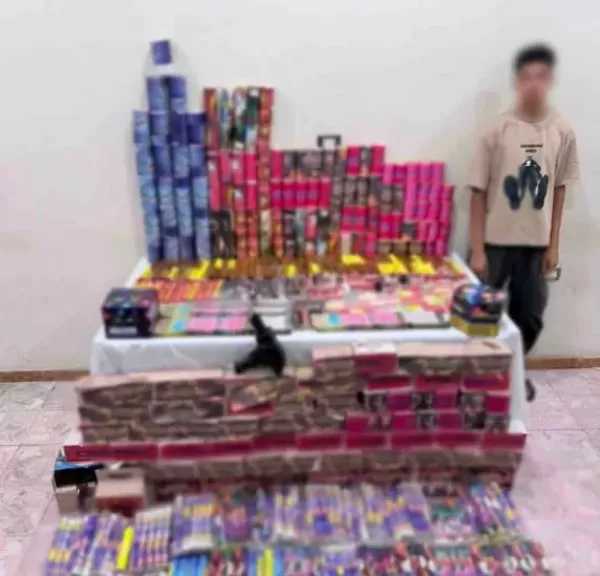 ضبط شخص بقنا يدير صفحة لبيع الألعاب النارية على مواقع التواصل الاجتماعي