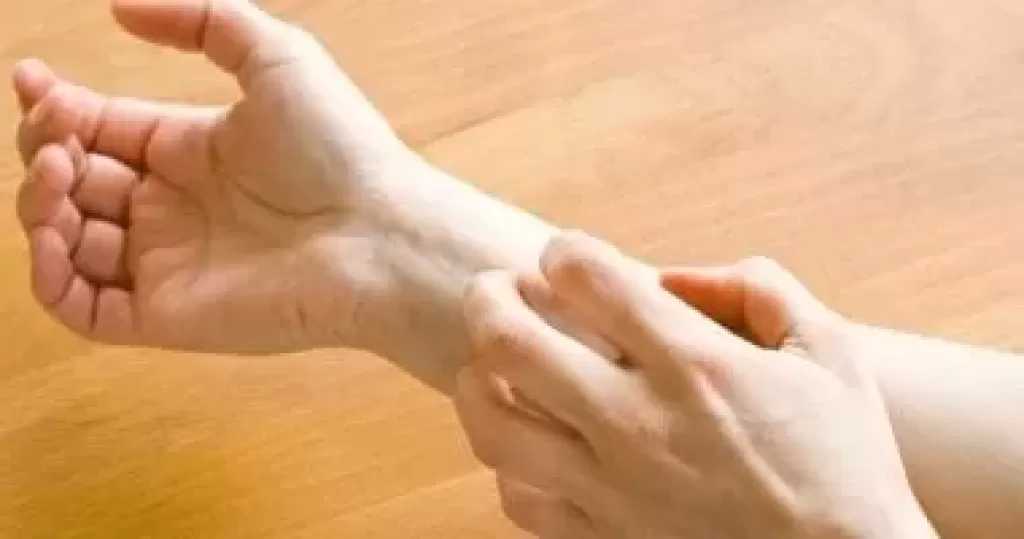 علامات للكبد الدهني تظهر على اليدين.. اعرفها