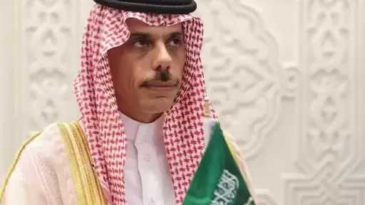 وزير الخارجية السعودي يبحث هاتفيًا مع نظيريه القطري والعُماني مستجدات الأوضاع الإقليمية