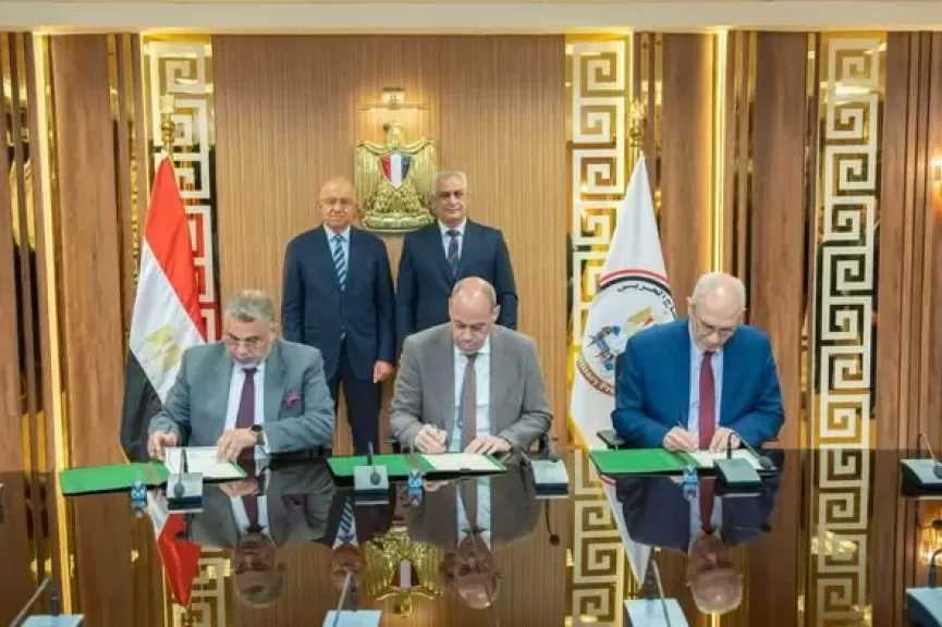 «الإنتاج الحربي» و«اتحاد الصناعات» يوقعان بروتوكول تعاون لتأهيل العمالة الفنية ودعم الصناعة الوطنية
