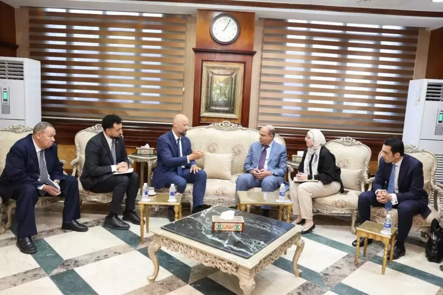 خط أحمر