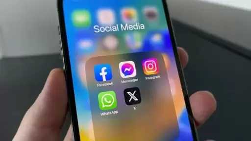 بريطانيا تحظر استخدام جديد لوسائل التواصل الاجتماعي وتشديد الحماية على المراهقين بين 16 و17 عاما