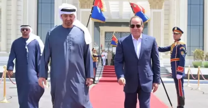 المتحدث الرئاسي ينشر صور توديع الرئيس السيسي الشيخ محمد بن زايد في مطار العلمين الدولي