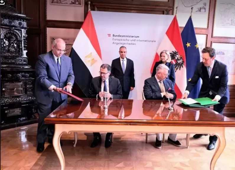 القاهرة وفيينا تعززان الجهود الدبلوماسية لمعالجة الأزمات الإقليمية