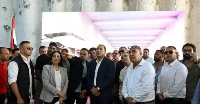 رئيس الوزراء يتفقد مشروع نفق الطريق الساحلي ”بو غاز نيو مارينا”.. فيديو وصور