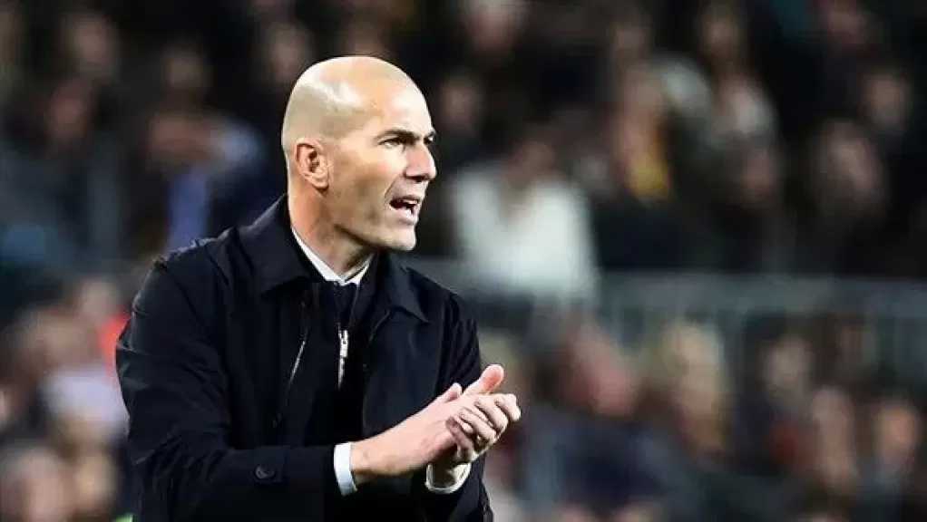 ليكيب: الاتحاد الفرنسي يسعى لاستثناء حكومي لزيادة راتب زيدان قبل تعيينه مدربا للديوك