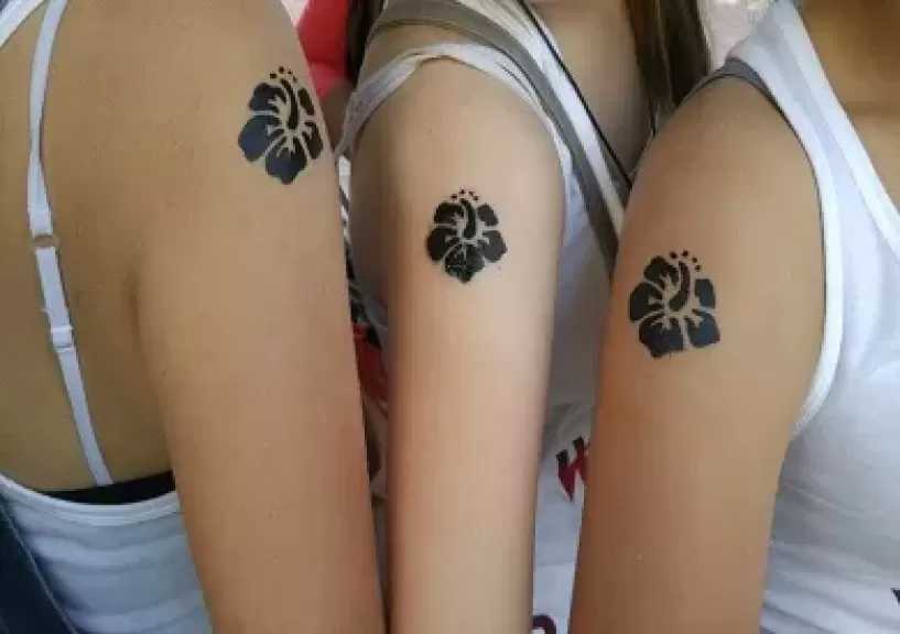 بالمخالفة لقيم المجتمع.. ضبط شخص بتهمة رسم «أوشام» على أجساد سيدات بصورة تثير الغرائز في الإسكندرية