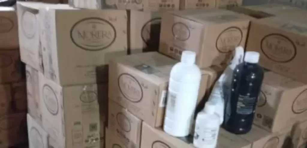 ضبط مصنع يعيد تعبئة منظفات ومستحضرات تجميل منتهية الصلاحية لبيعها في الغربية