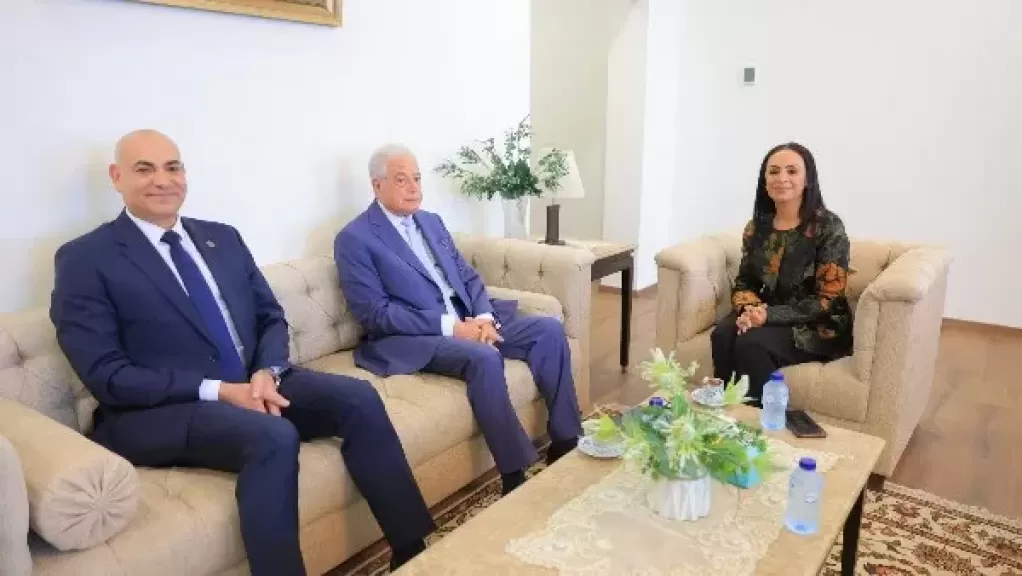 خط أحمر