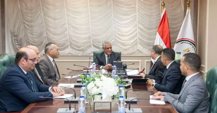 وزير الإنتاج الحربي يبحث مع ”تاليس” توطين تكنولوجيا صناعة مكونات أجهزة الاتصالات وربطها بسلاسل الإمداد