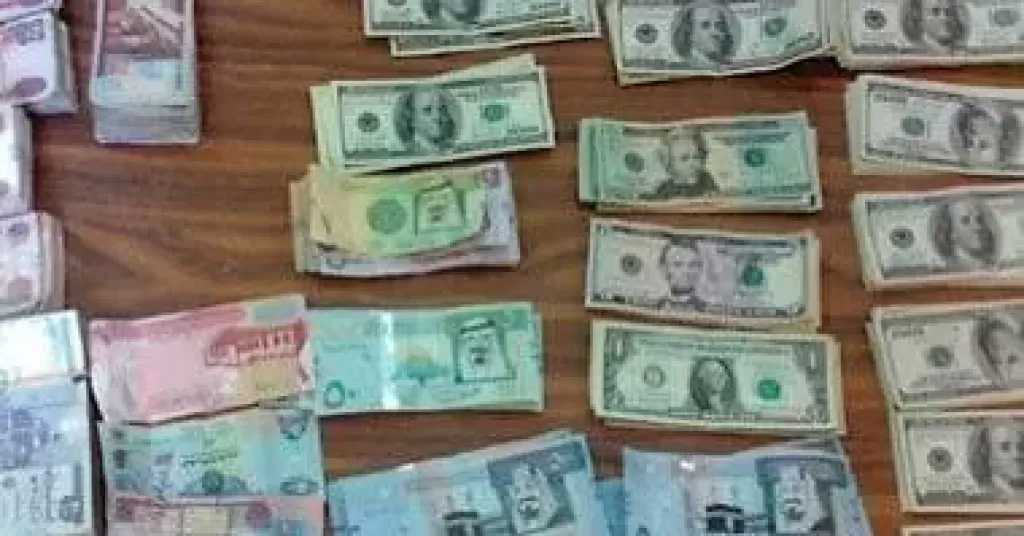 الداخلية تضبط عملات أجنبية بقيمة 4 ملايين بالسوق السوداء