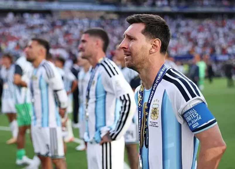 الأرجنتين لميسي: دموعك هي دموعنا يا قائد.. منحتنا أعظم لحظات الفرح