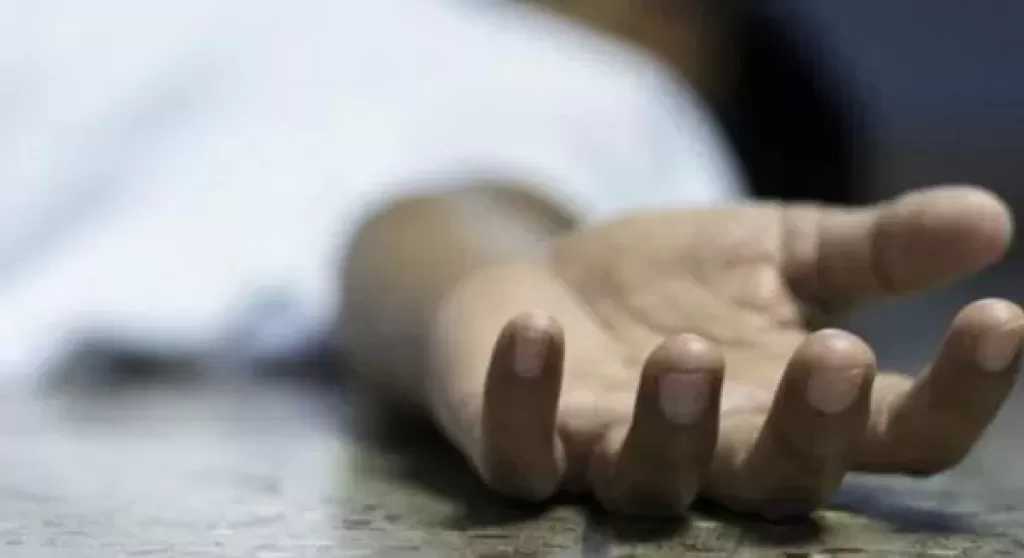 فتاة تعتدي بالضرب على والدها المسن حتى الموت في القاهرة