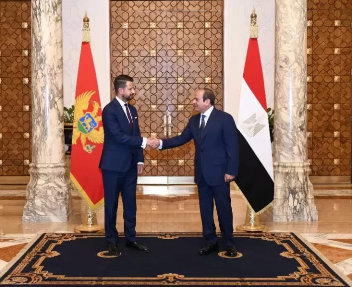 خط أحمر