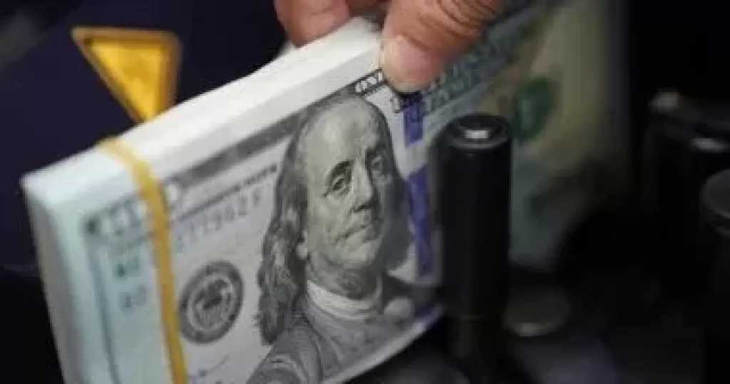 سعر الدولار ينهى تعاملات اليوم الإثنين على تراجع أمام الجنيه