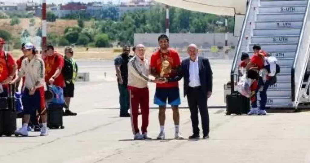 وصول بعثة منتخب إسبانيا إلى مدريد بعد التتويج بكأس العالم